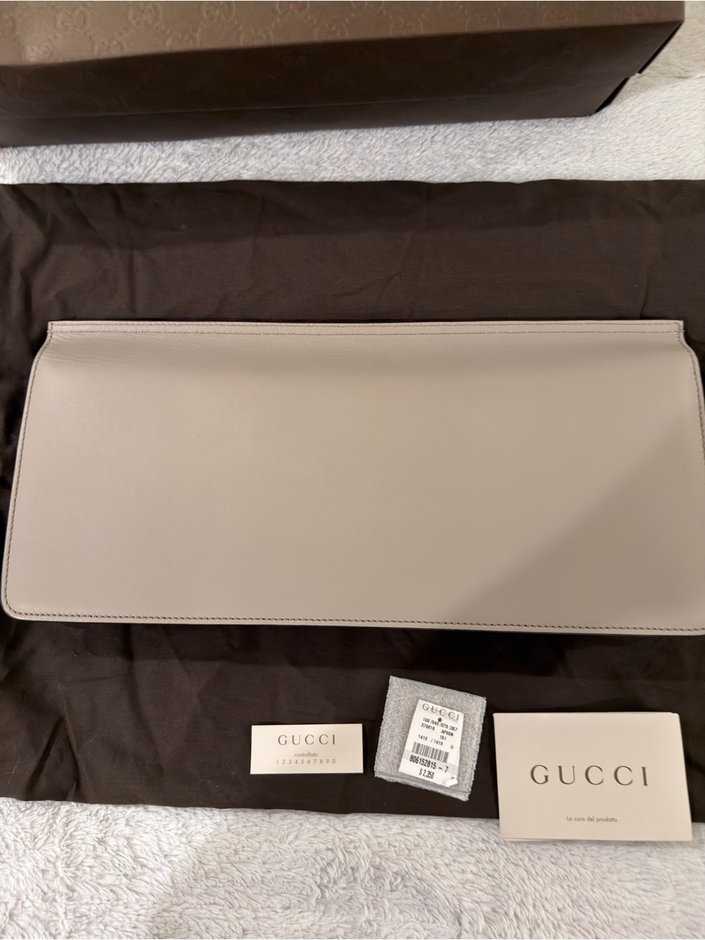Gucci Cream Leather Clutch Bag with Black Bamboo Accent Authentic - Picture 5 of 11